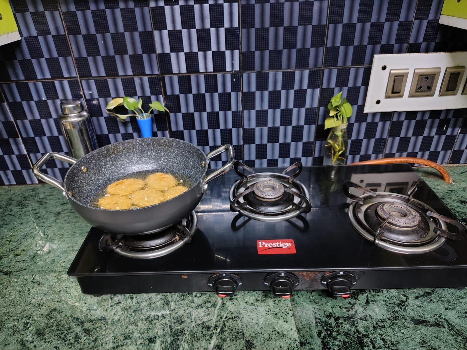 Thekua being cooked at home
