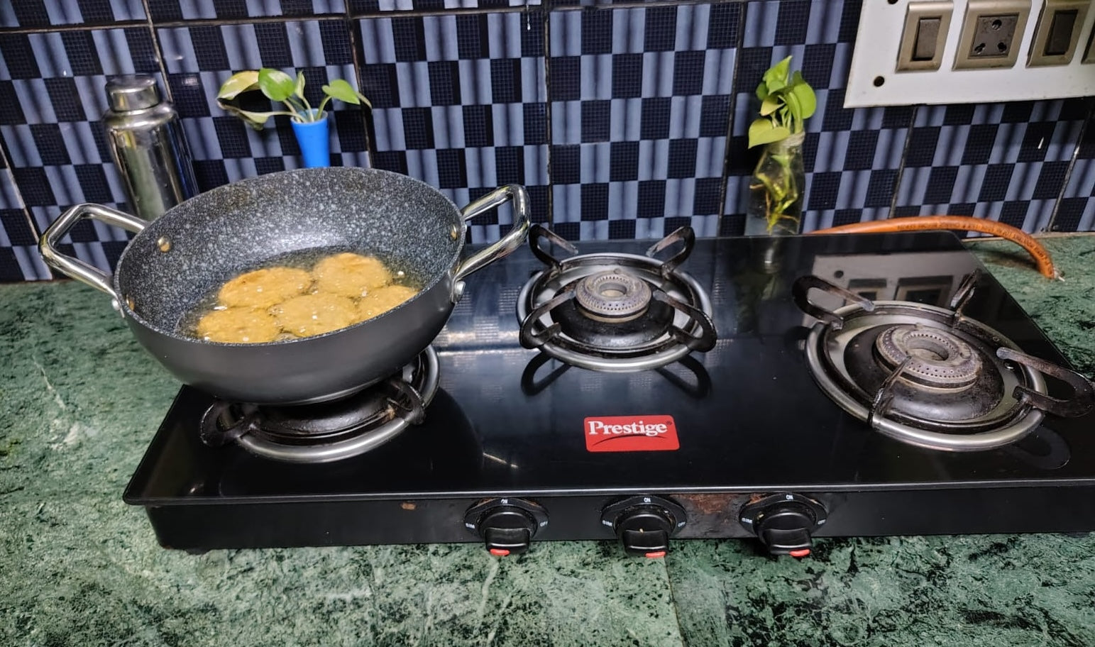Thekua being cooked at home